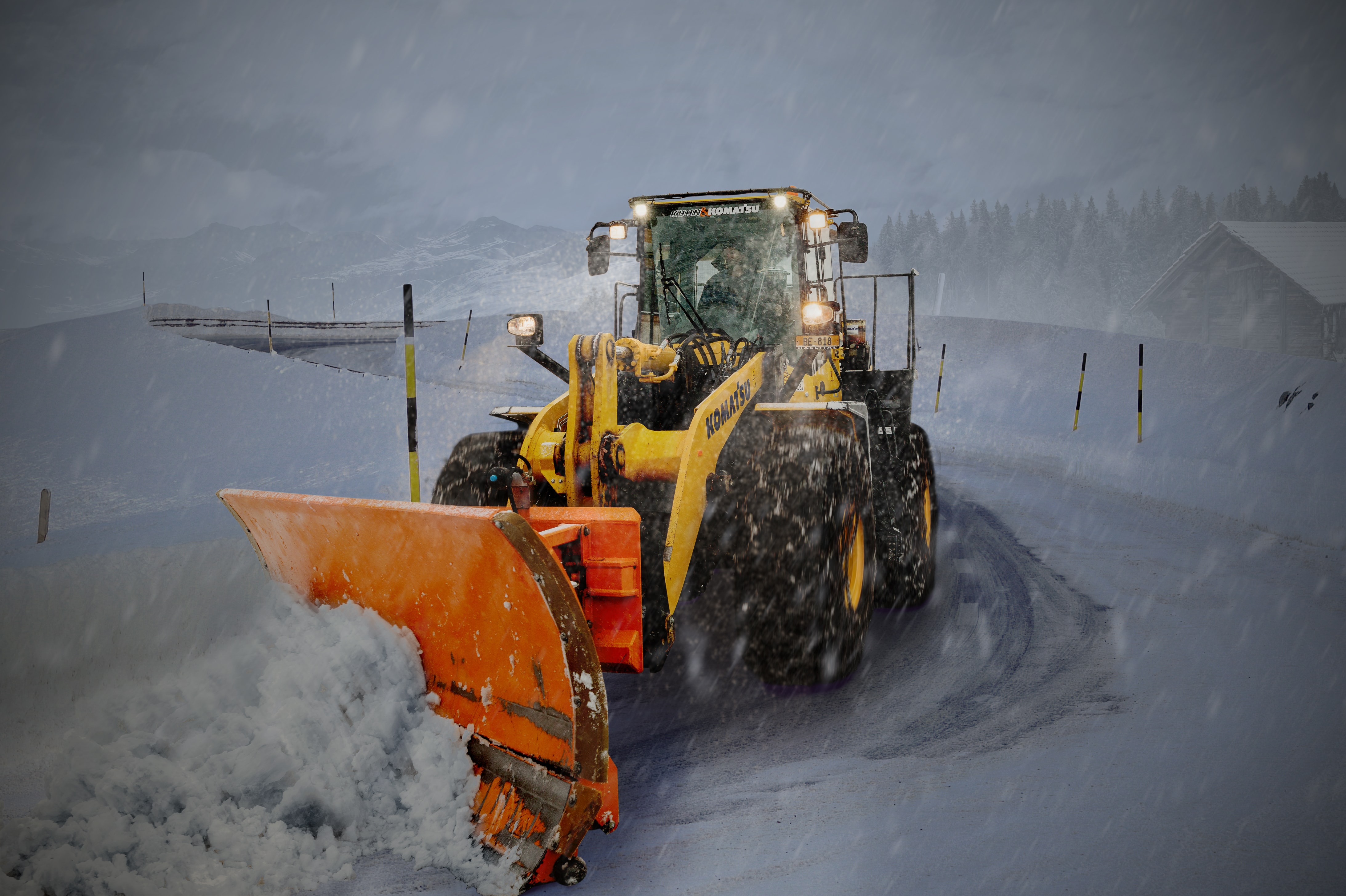 В Красноярске началась уборка снежной каши с дорог города