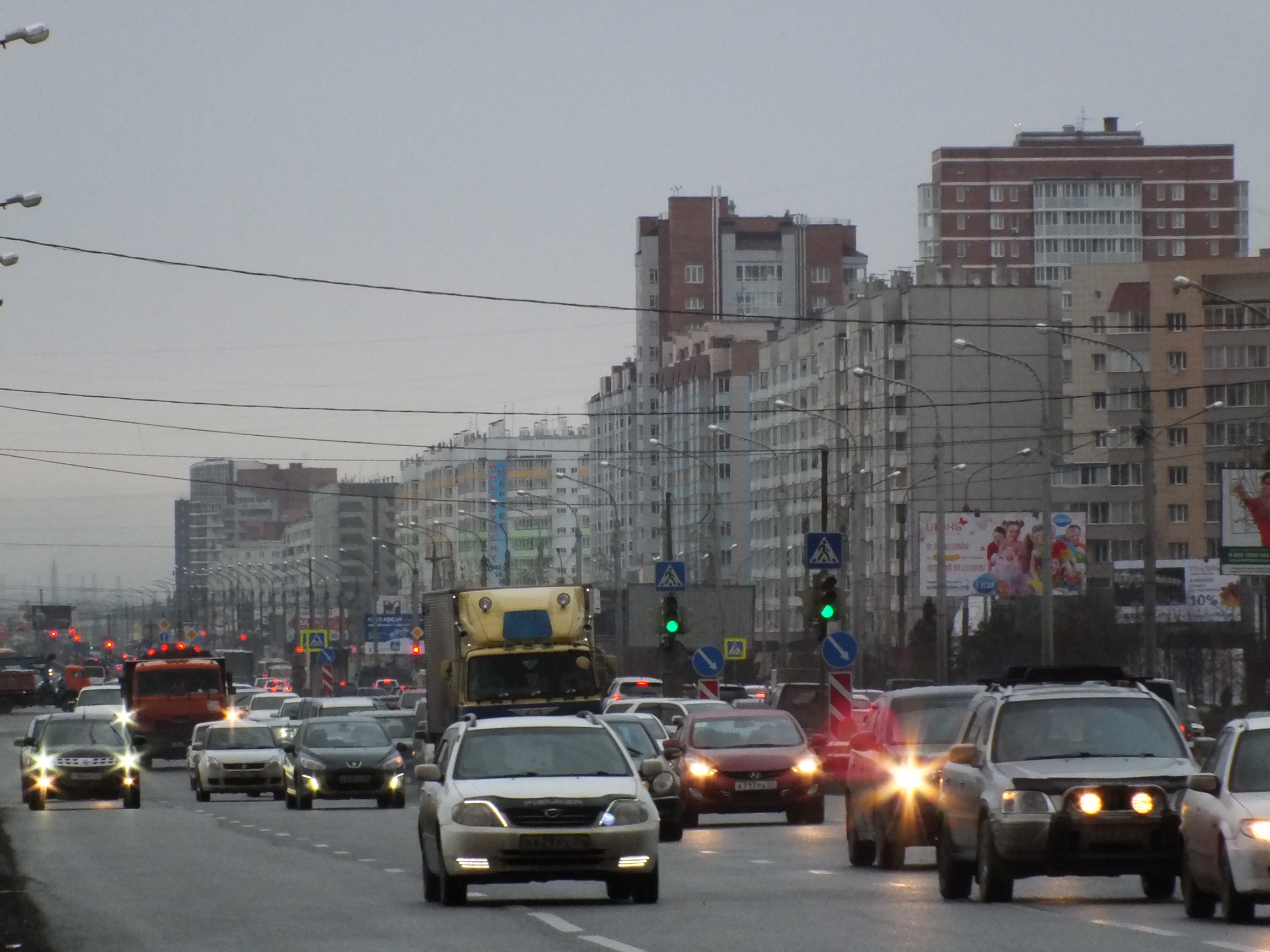 Красноярск главный. Посторонние объекты на Взлетке. Взлетка у НИИИСА украшенная. Взлетка и все что рядом.