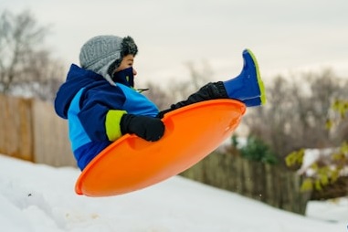 Житель Зеленогорска сломал позвоночник, когда катался на тюбинге в оборудованном месте