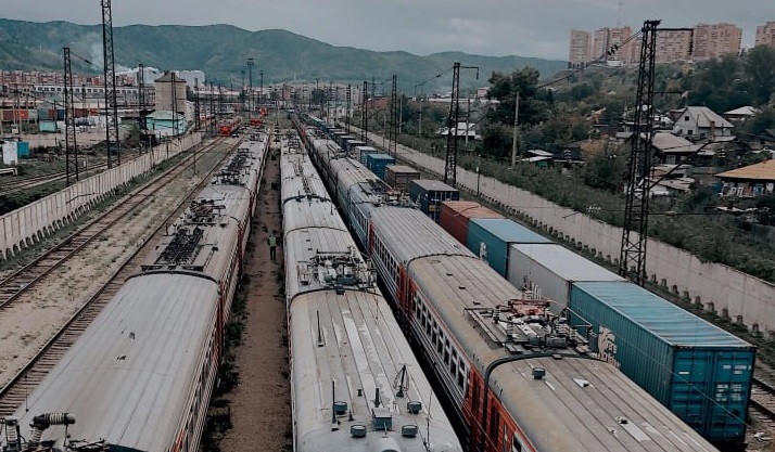 Третий случай за неделю в Красноярском крае, когда пешеходов сбивали поезда