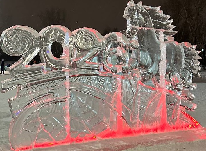 Рабочие приступили к демонтажу ледового городка на острове Татышев