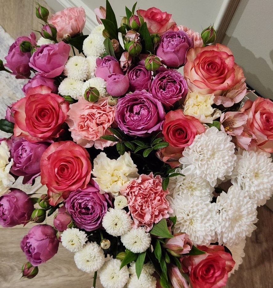 Помимо тюльпанов на 8 марта красноярцы заказывают букеты роз и плюшевые игрушки